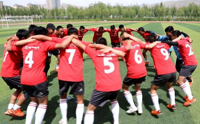 五邑大学网球场提供网球拍吗_